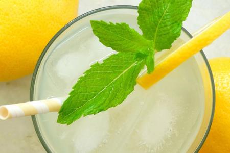 Kako narediti nizko-kalorično limonado?